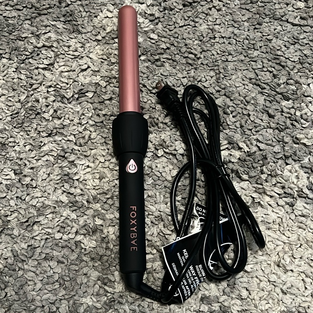NWOB FoxyBae 25mm barrel curling iron